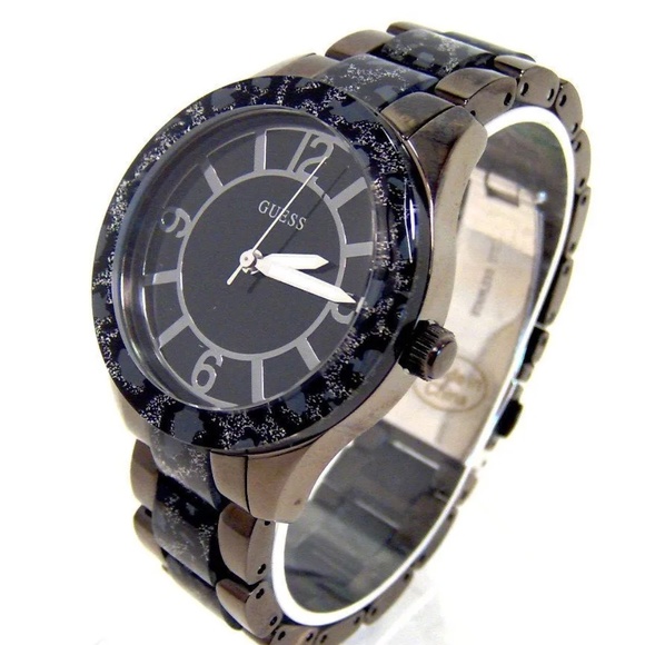 Guess - Picture 2 of 2